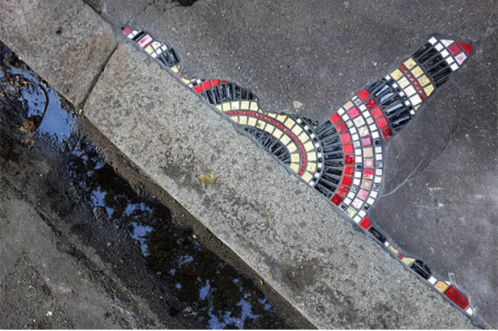 آقای لوگو برای Ememem، جراح پیاده‌روها دعوت‌نامه بفرست!